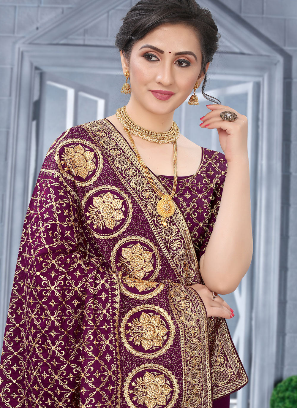 Vichitra Silk Contemporary Saree With Embroidered And Zari Work