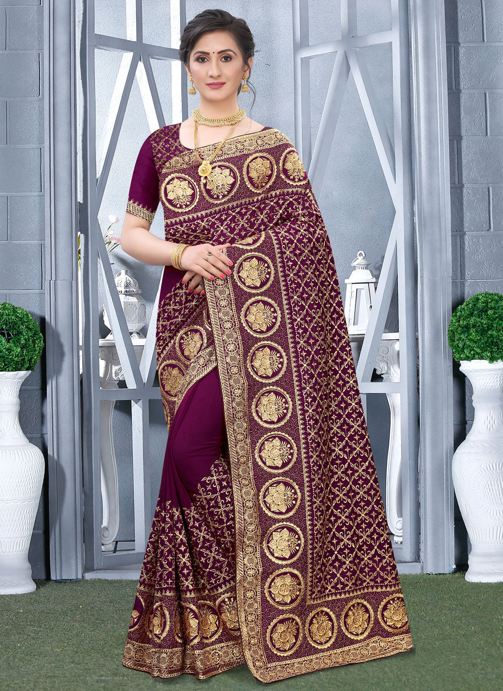 Vichitra Silk Contemporary Saree With Embroidered And Zari Work