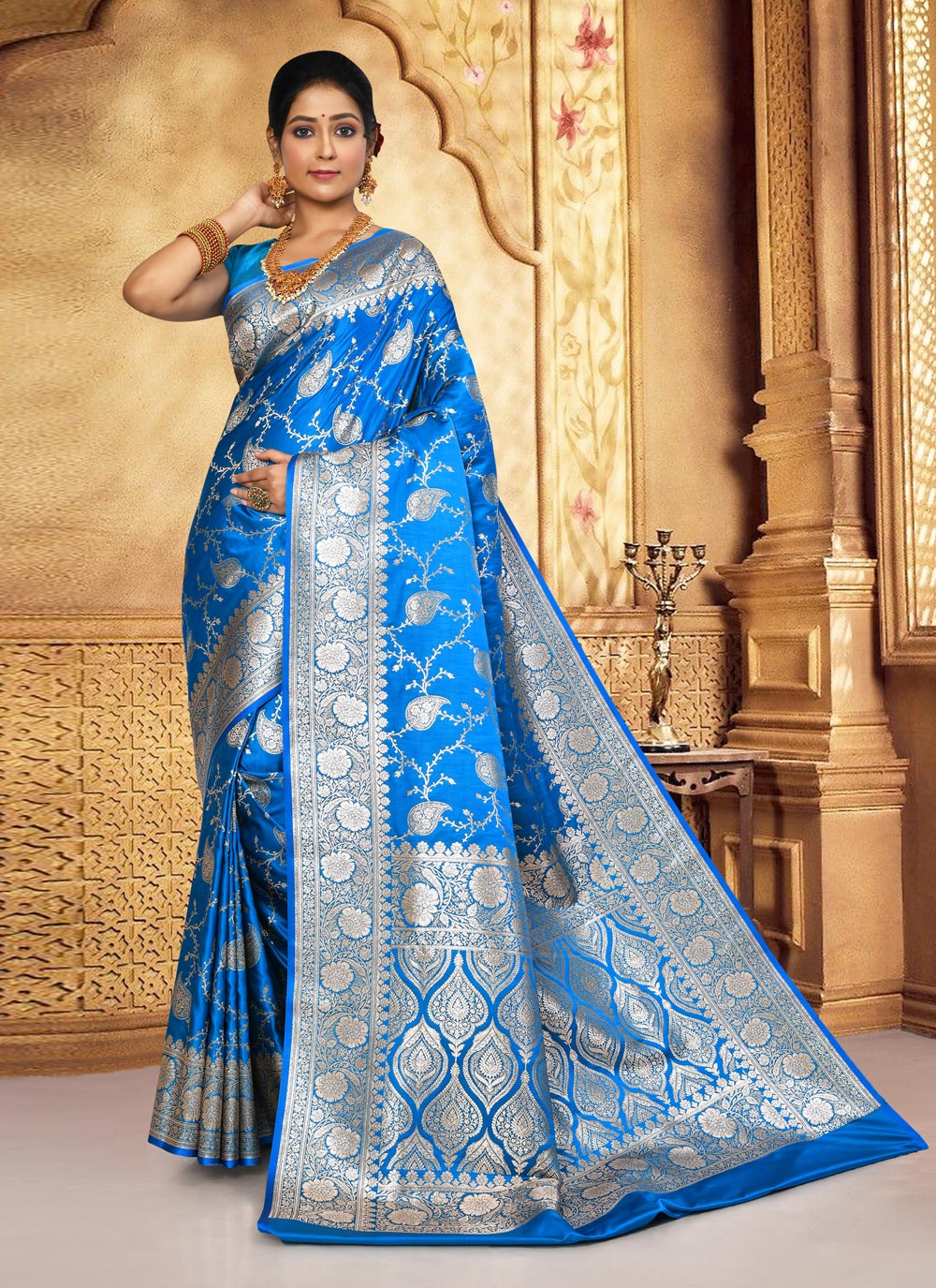 Weaving Trendy Saree For Engagement