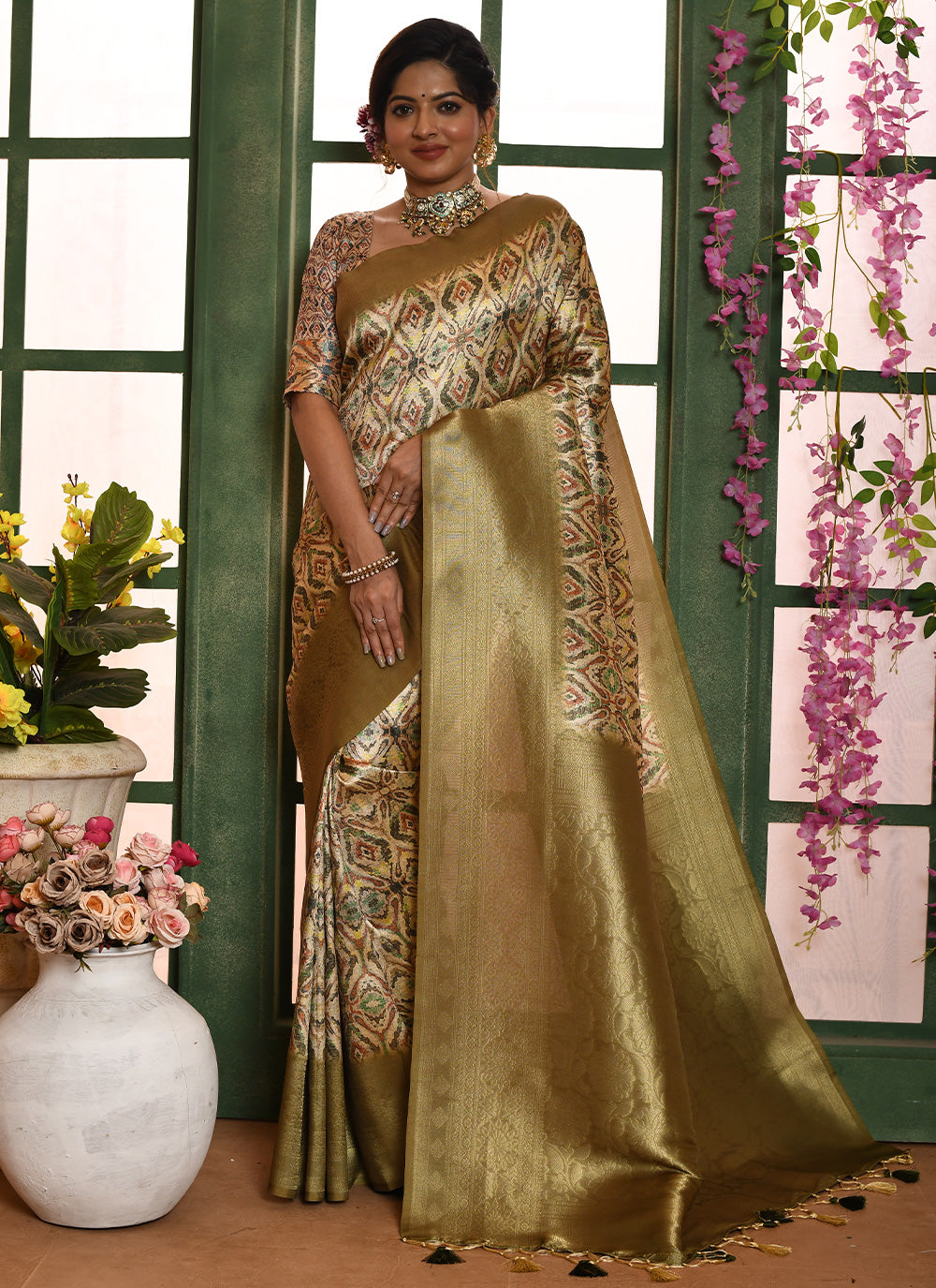 Contemporary Style Saree For Ceremonial
