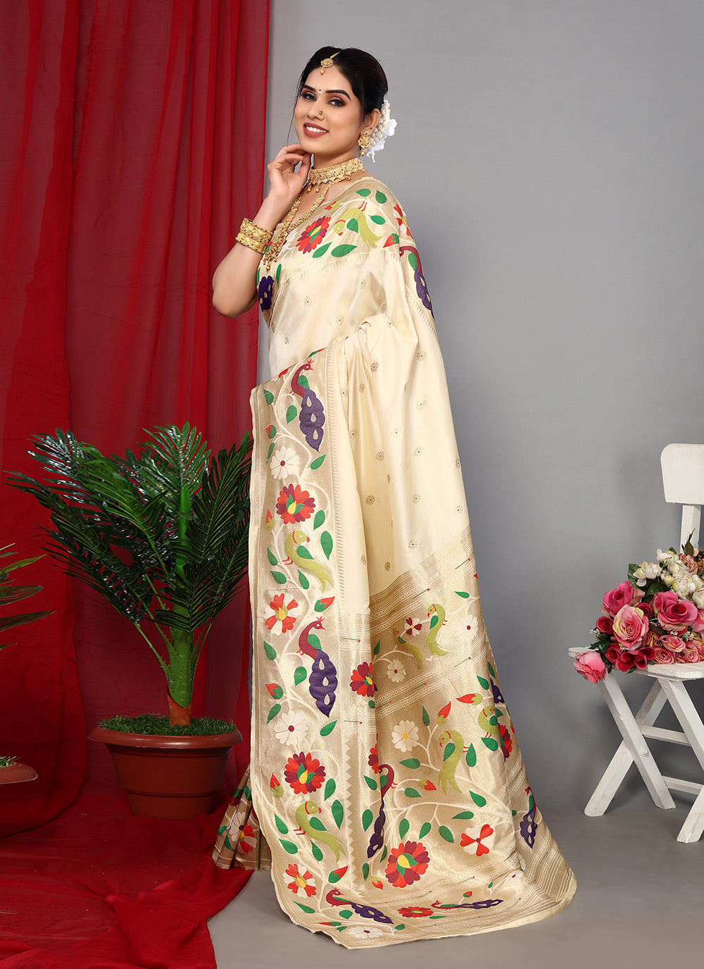 Zari Traditional Saree For Off White