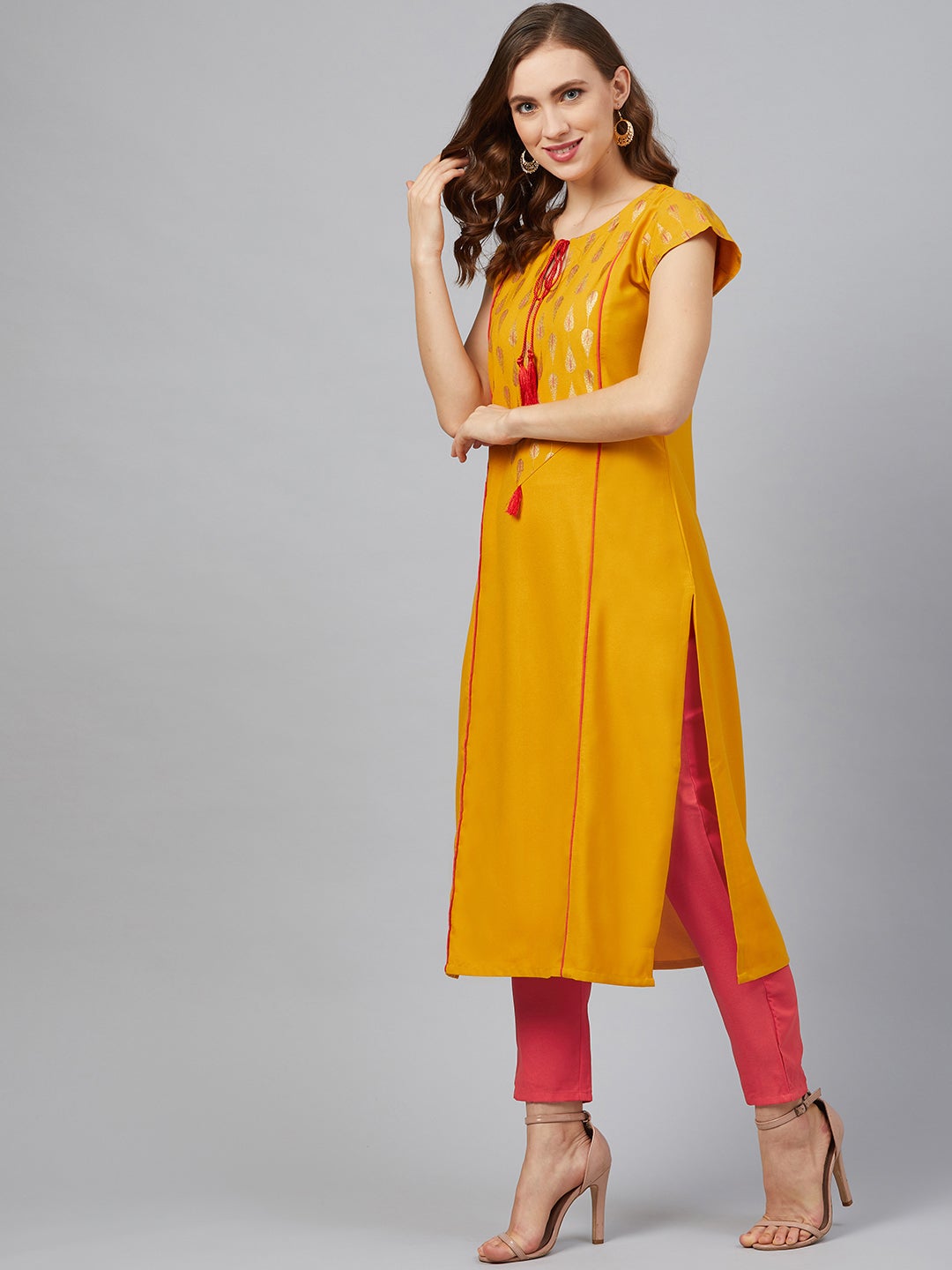Mindhal Women's Yellow Colour Foil Print Straight Rayon Kurta