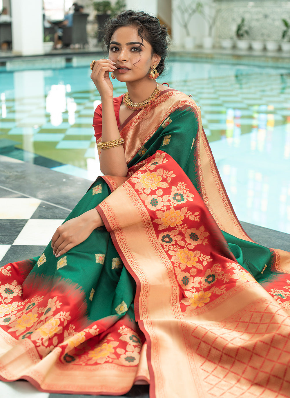 Woven Trendy Saree in Green